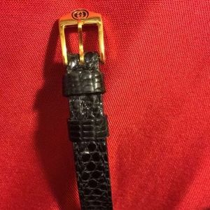 Black leather Gucci watch